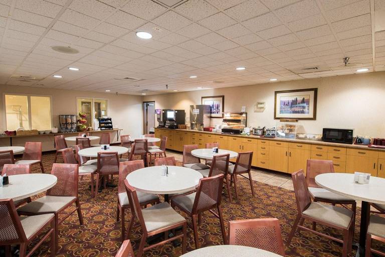 Crystal Inn Hotel & Suites - Great Falls — photo 4