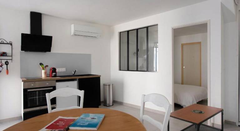 Apartment | Close to Popes' Palace | Pets are welcome — photo 2