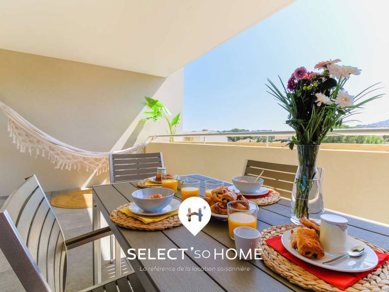 Rental apartment with pool in Bormes-Les-Mimosas