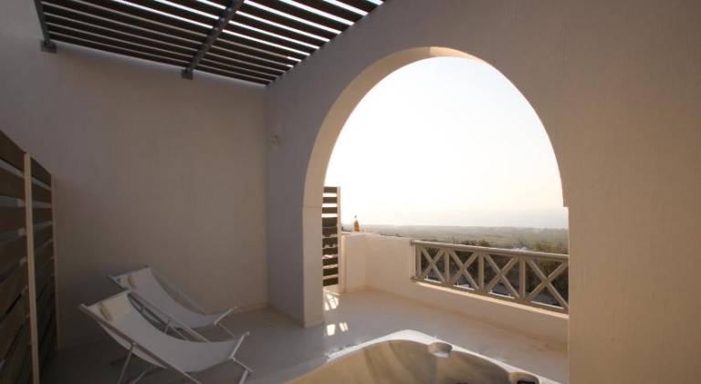 Rental apartment with patio, yard & jacuzzi — photo 2