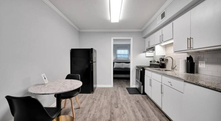 Apartment with pool — photo 5