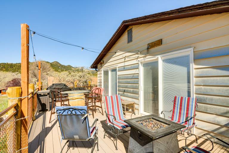 Private Hot Tub & Yard Utah Family Getaway