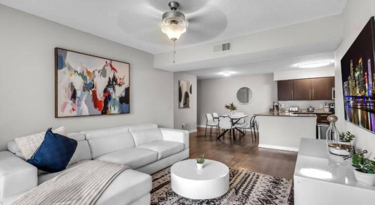 Apartment with pool — photo 2