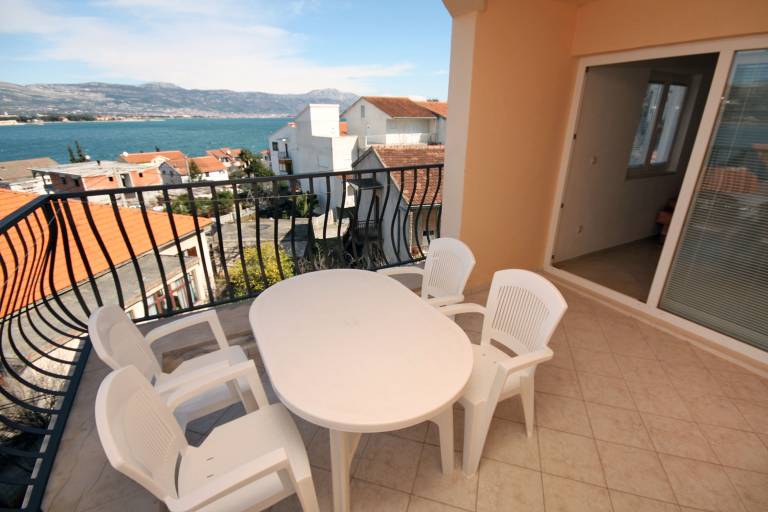One bedroom apartment with terrace and sea view Mastrinka (Čiovo) (A-4836-c) in Okrug