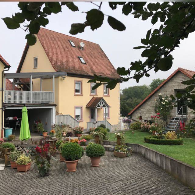 Ferienwohnung ∙ 2 Schlafzimmer ∙ 5 Gäste - Würzburg