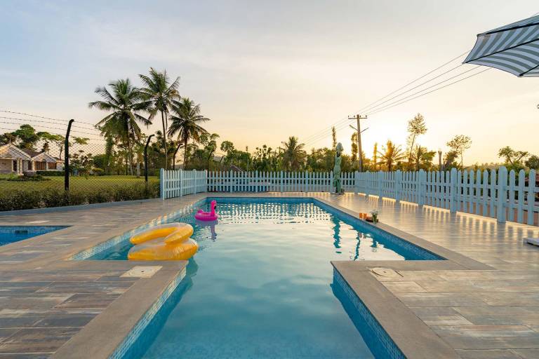 Lovely villa with BBQ, pool & yard | Pets are welcome — photo 3