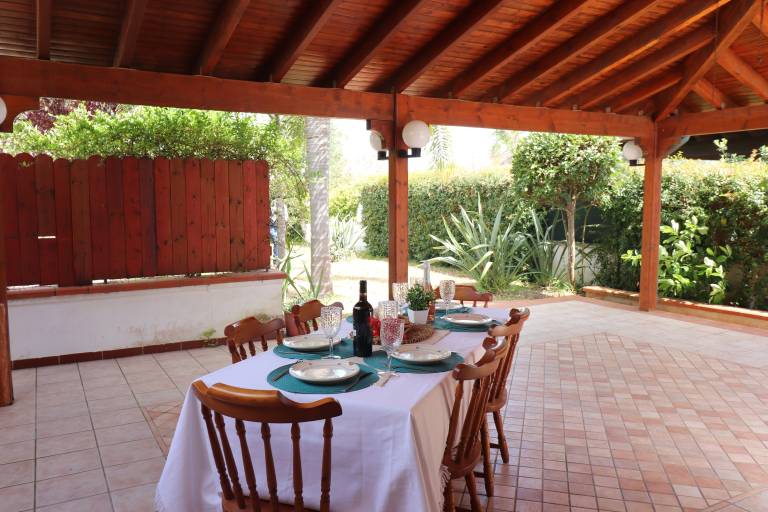 Villa with fast internet, barbecue & yard | Garden view — photo 2