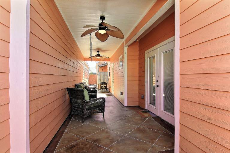 PB110-Moore Fun House — photo 3