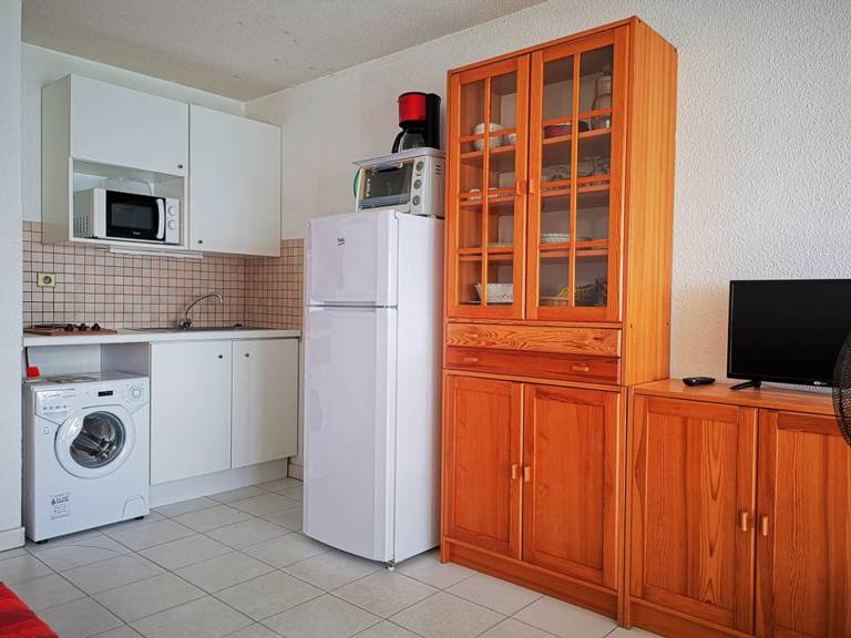 Studio cabin for 4, beach access, parking, in Le Lavandou — photo 4