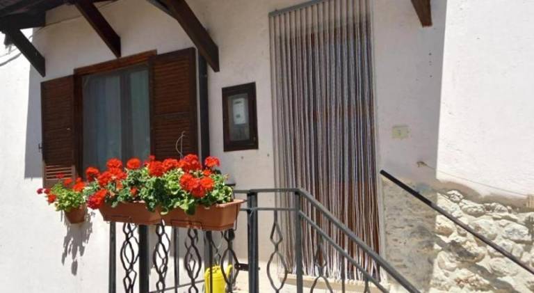 House with 2 rooms for 4 persons in L'Aquila