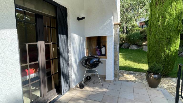 Apartment with garden, grill & patio — photo 4