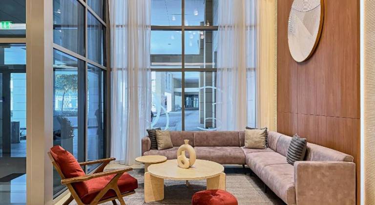 Apartment with hot tub & private pool | Close to Burj Khalifa | Good for workation — photo 2
