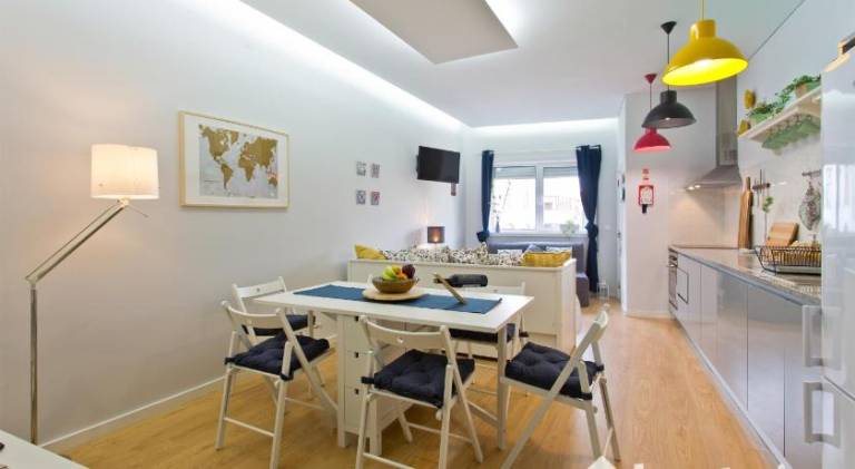 Host Wise - Comfortable Stunning Flats - City Center in Porto