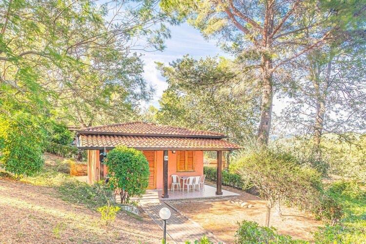 Bungalow with pool, garden & patio — photo 5