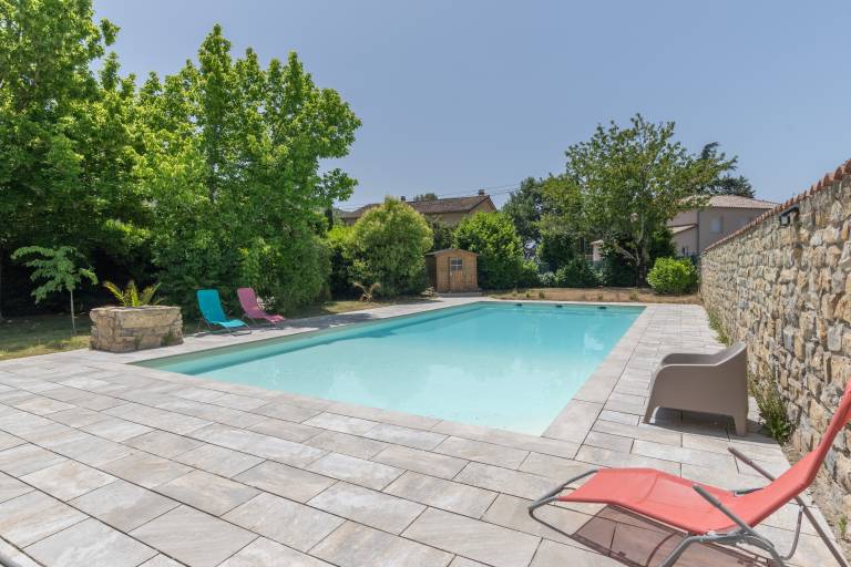 House with fast internet, terrace & pool | Garden view in Aubenas