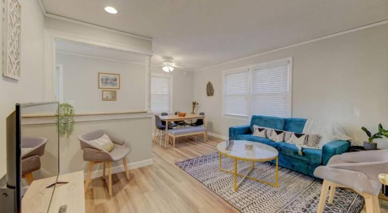 Charming vacation home | Suitable for remote work | Dogs allowed in West Columbia, SC