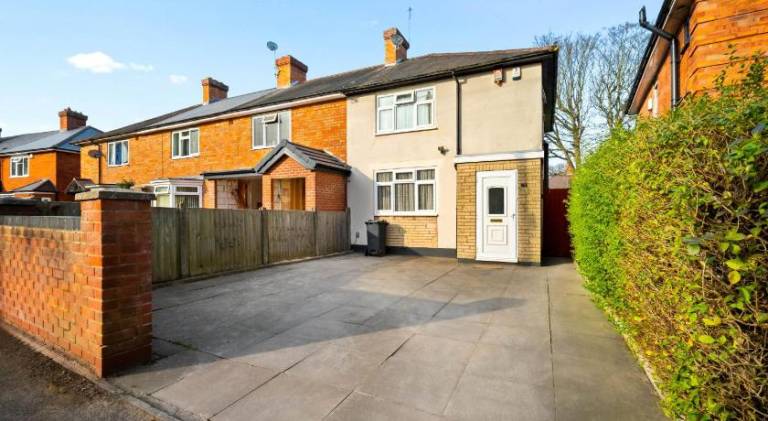 Stylish 3 Bedroom House - Garden - Pool Table - Parking 165M — photo 3