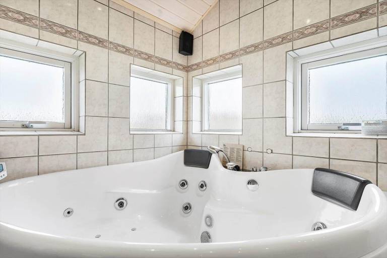 Children-friendly lovely house with sauna, yard & hot tub | Close to the beach | Pets allowed — photo 4