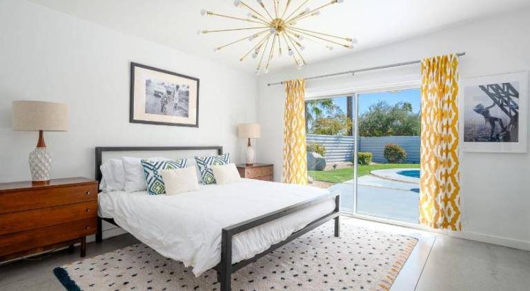 House with hot tub, BBQ & private pool | Suitable for remote work — photo 2