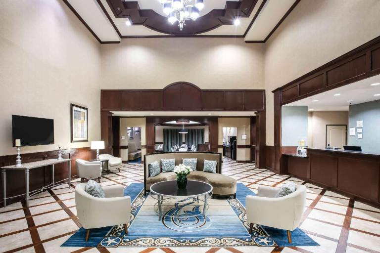 La Quinta Inn & Suites by Wyndham DFW Airport West - Euless — photo 2