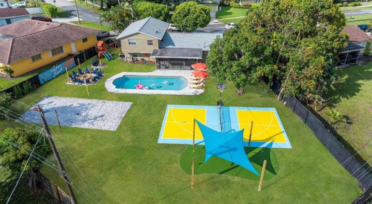Villa with pool in West Palm Beach, FL