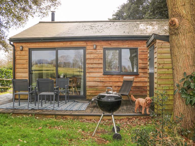 Cottage with garden — photo 3