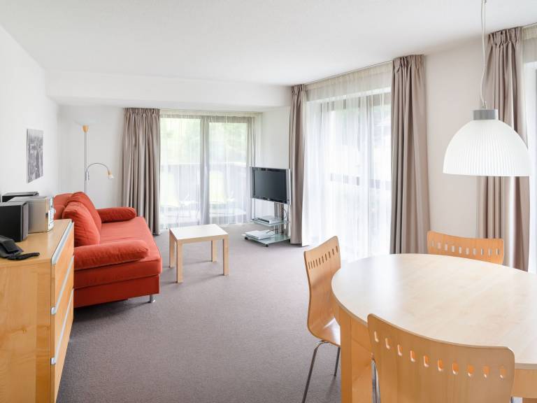 Family-friendly pleasant rental apartment with barbeque & yard | Mountain view | Close to the ski | Pet-friendly — photo 4
