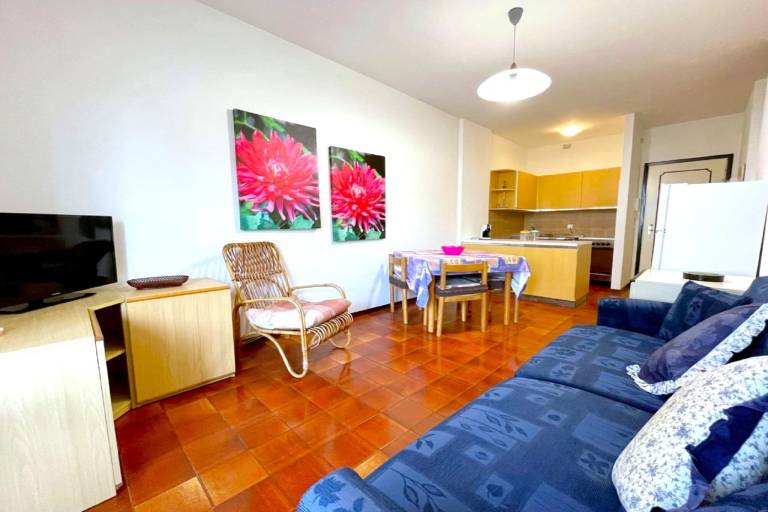 Lovely holiday apartment with pool, yard & terrace | Beach nearby | Pets allowed — photo 4