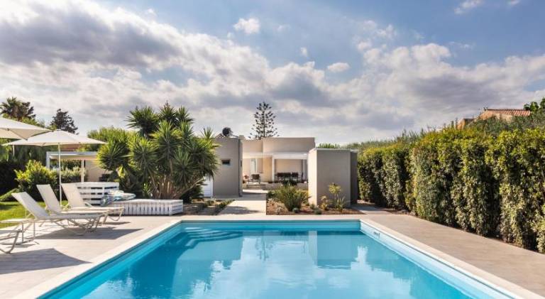 House with garden, jacuzzi & terrace | Beach nearby | Pets are welcome — photo 3