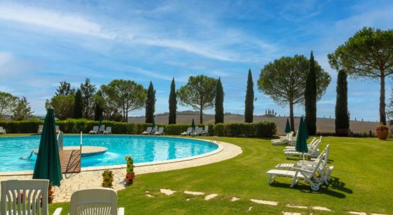 Beautiful house with yard, pool & terrace | Perfect for remote work | Pets allowed — photo 2