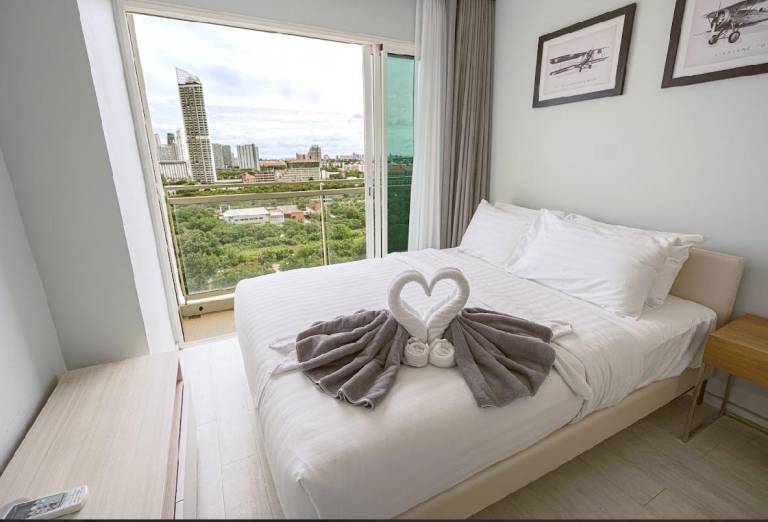 Spacious rental apartment with grill, jacuzzi & garden | Water view | Suitable for remote work | Pet-friendly — photo 2