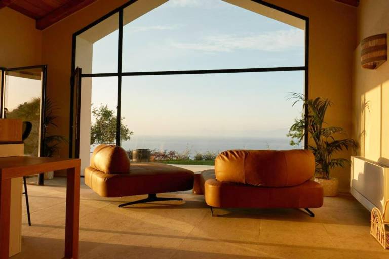 Villa with pool, garden & terrace — photo 4