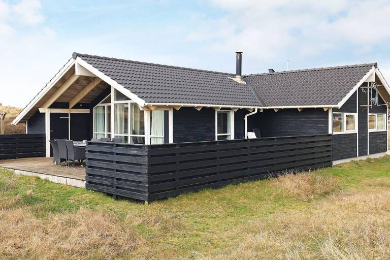 Fully equipped house with BBQ, patio & sauna | Next to the beach | Pets are welcome in Lokken