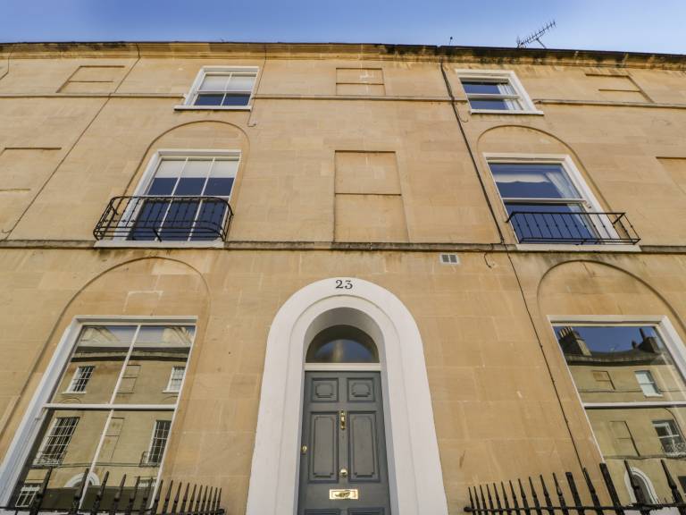 Family-friendly beautiful cottage | Next to Roman Baths | Pet-friendly — photo 2