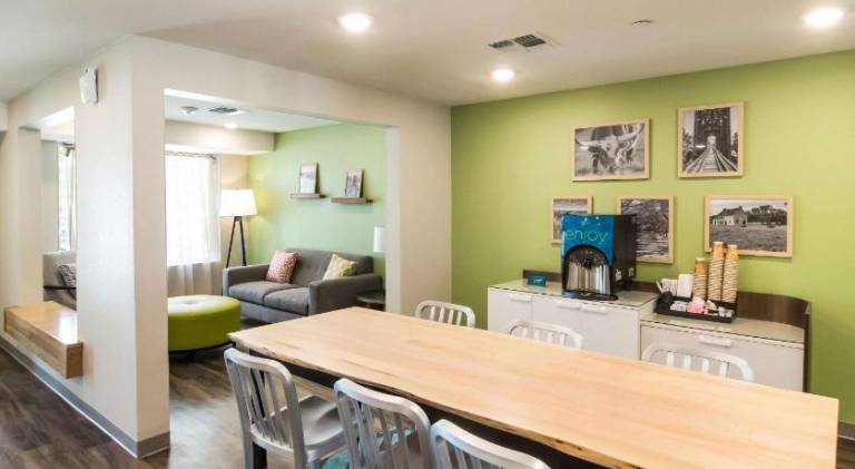 WoodSpring Suites Lake Jackson — photo 2