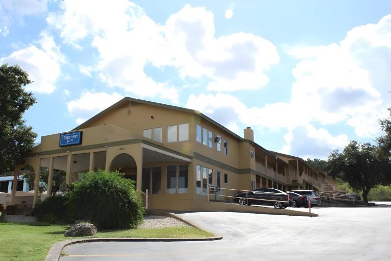 Home Suites Hill Country — photo 3