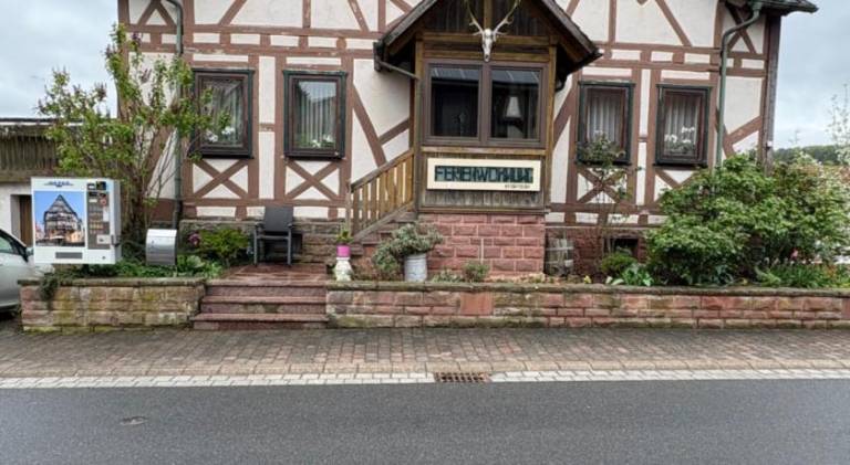 Rental apartment with patio & garden | Suitable for remote work in Karlsruhe