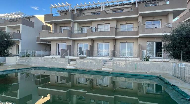 Rental apartment with patio, private pool & garden — photo 3