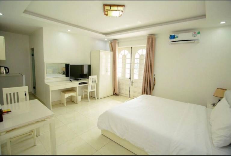 Vacation home with jacuzzi, terrace & garden — photo 2