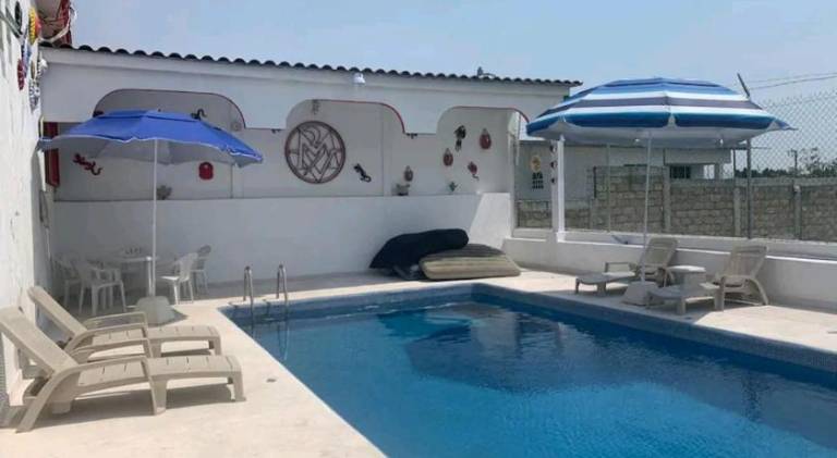 House with pool — photo 5