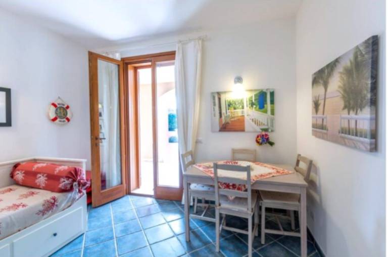 Apartment 'Residence Le Cenate Ship In' with Private Terrace, Wi-Fi and Air Conditioning — photo 4