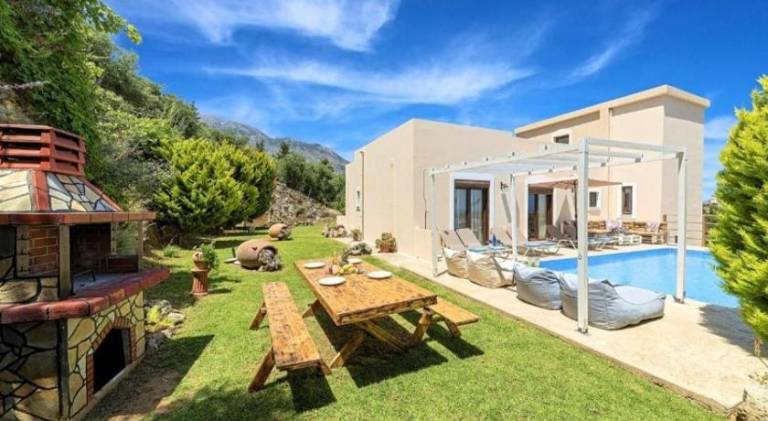 Villa with private pool, patio & grill | Water view | Perfect for remote work | Dogs allowed — photo 5