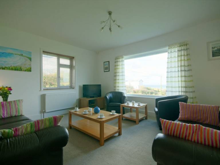 Cottage with garden | Beach view — photo 3