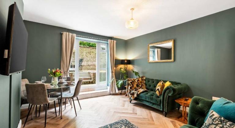 Rental apartment with garden in Brighton
