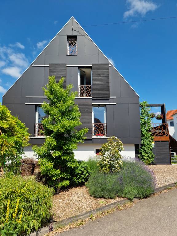 Vacation home with fast internet, garden & terrace | Pet-friendly — photo 3