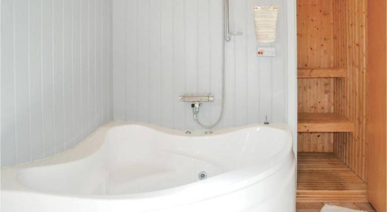 Nice vacation home with jacuzzi | Pets allowed — photo 3