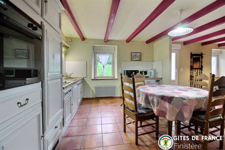 Gite with barbecue, garden & patio — photo 5