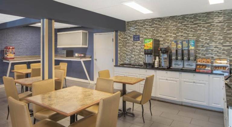 Travelodge by Wyndham Savannah Area/Richmond Hill — photo 3