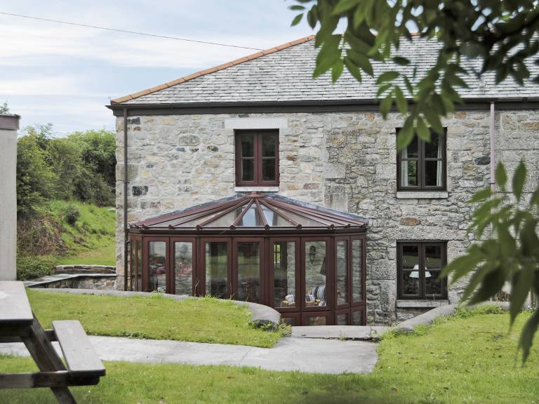 Cottage with BBQ & yard in St. Austell
