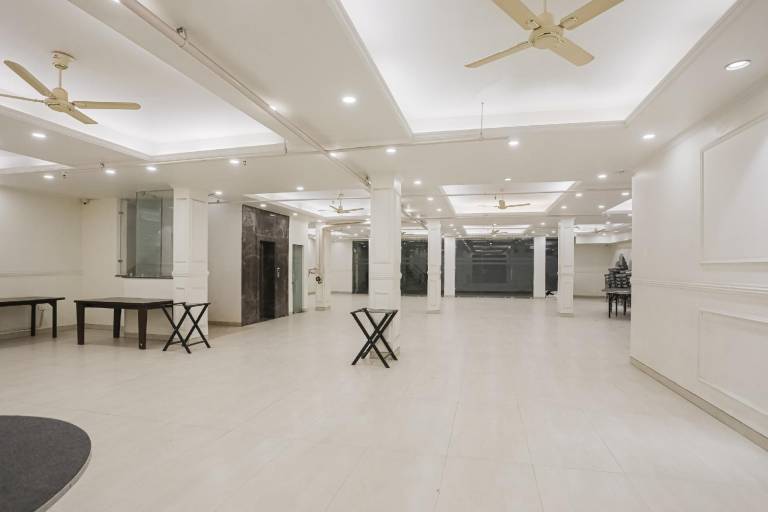 Super Townhouse The AMV Hotel — photo 2